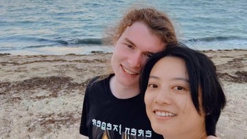 Leony ingin menikah dengan Charles