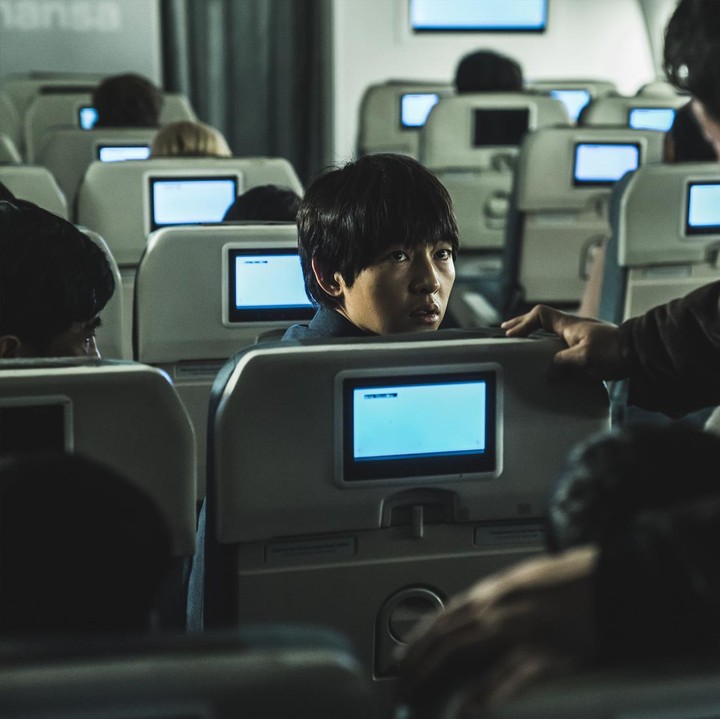 <p>Naskah film <em>My Name Is Loh Kiwan</em> ditulis dan digarap oleh Kim Hee Jin. Terinspirasi dari novel <em>I Met Loh Kiwan</em> karya Jo Hae Jin, film ini menjadi karya debut sutradara perempuan tersebut, Bunda. (Foto: Instagram @netflixkr)</p>