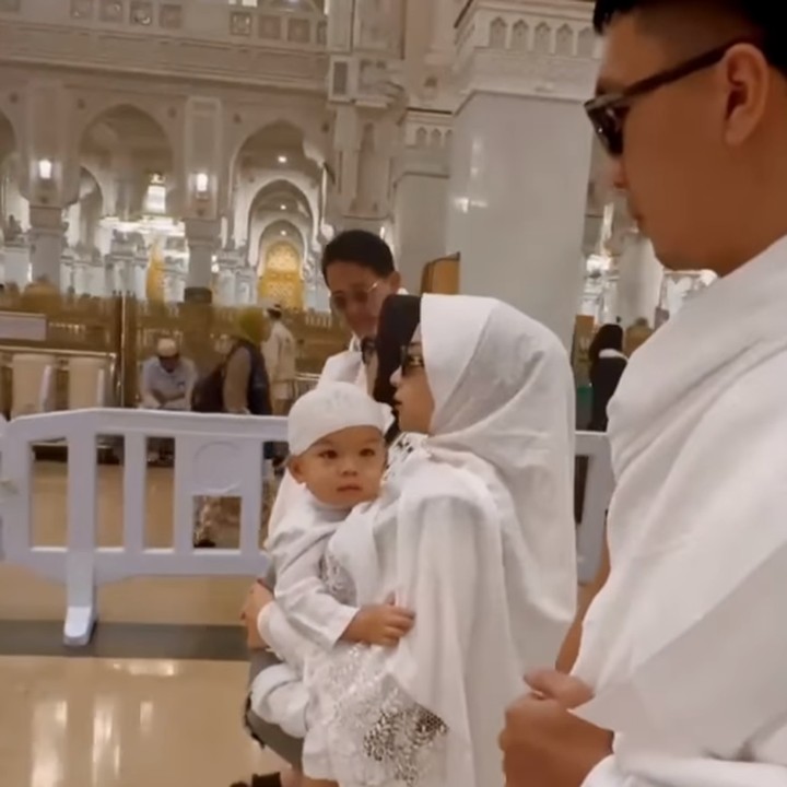 <p>Banyak netizen yang mendoakan kesehatan Nikita Willy dan keluarga selama menjalankan ibadah umrah, Bunda. Mereka pun berharap agar ibadah yang dilakukan berjalan lancar. (Foto: Instagram: @yorafebrina)</p>