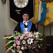 Pidato Guru Besar UGM Minta Maaf ke Adik yang Rela Putus Sekolah Demi Dirinya, Tuai Komentar Pro Kontra Netizen