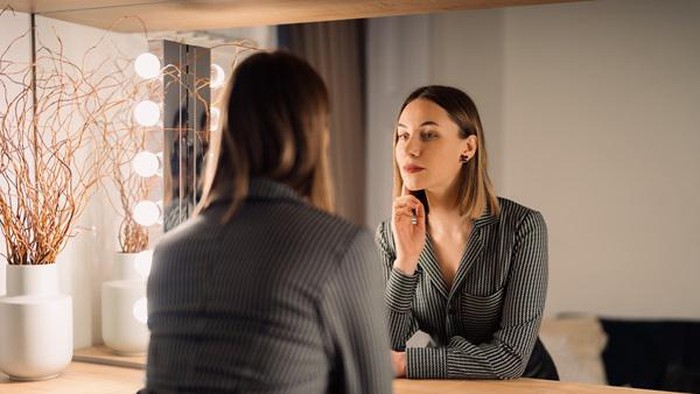 4 Alasan Tidak Boleh Meremehkan Diri Sendiri, Yuk Percaya Diri!