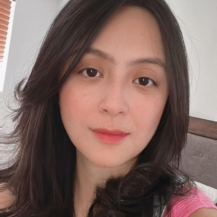 <p>Tak hanya menjalani peran sebagai istri dan bunda, Carissa juga menekuni prosefi baru. Bukan lagi pemeran, kini ia alih profesi menjadi suster alias perawat di Australia, Bunda. (Foto: Instagram @carissajill)<br /><br /><br /></p>