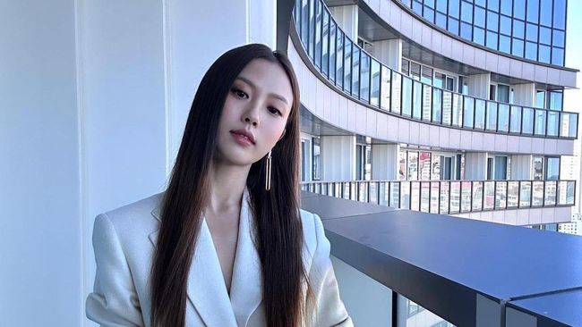 Go Min-si diincar menjadi anak magang dalam musim kedua reality show Jinny's Kitchen.