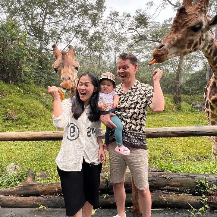 <p>Seru ya, Bunda? Semoga Gracia Indri bisa memanfaatkan waktu dengan maksimal selama di Indonesia bareng keluarganya sebelum kembali ke Belanda, ya. (Foto: Instagram @graciaz14)</p>