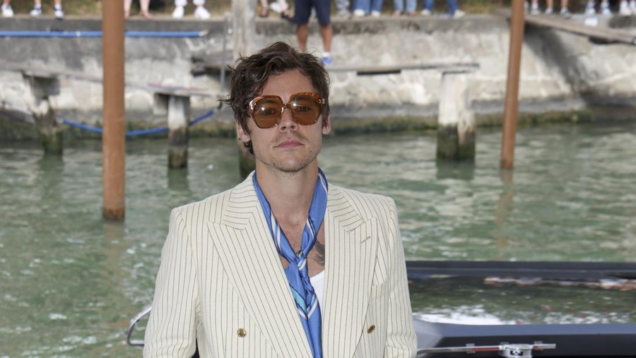 Harry Styles pose for photographers upon arrival for the photo call of the film 'Don't Worry Darling' during the 79th edition of the Venice Film Festival in Venice&comma; Italy&comma; Monday&comma; Sept&period; 5&comma; 2022&period; &lpar;Photo by Vianney Le Caer&sol;Invision&sol;AP&rpar;