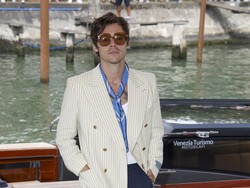 Harry Styles dan Zoe Kravitz Kepergok Ciuman di Restoran