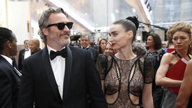 Rooney Mara Disebut Hamil Anak Kedua Joaquin Phoenix