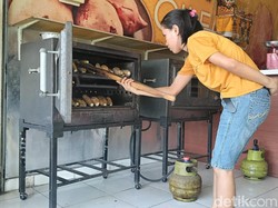 UMKM Kuliner di Denpasar Keluhkan Sulitnya Beli LPG 3 Kg