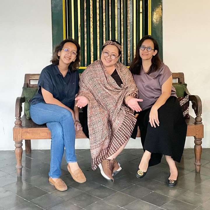 <p>Kesultanan Ngayogyakarta Hadiningrat terdiri atas anggota keluarga yang dikepalai oleh Sri Sultan Hamengku Buwono (HB) X. Di keluarga tersebut, ada lima orang putri keraton yang dihormati. (Foto: Instagram @gkrbendara)</p>