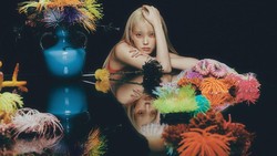 Lirik Lagu Shopper - IU