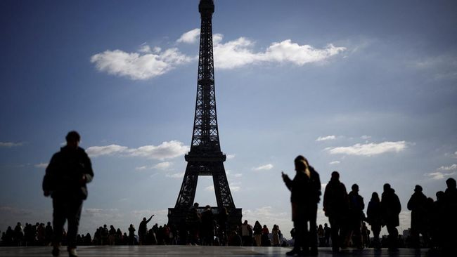 Mogok kerja itu merupakan yang kedua di Menara Eiffel Paris, Perancis, dalam kurun waktu dua bulan terakhir.