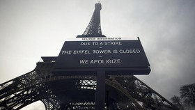 FOTO: Menara Eiffel Ditutup Imbas Pekerja Mogok Massal