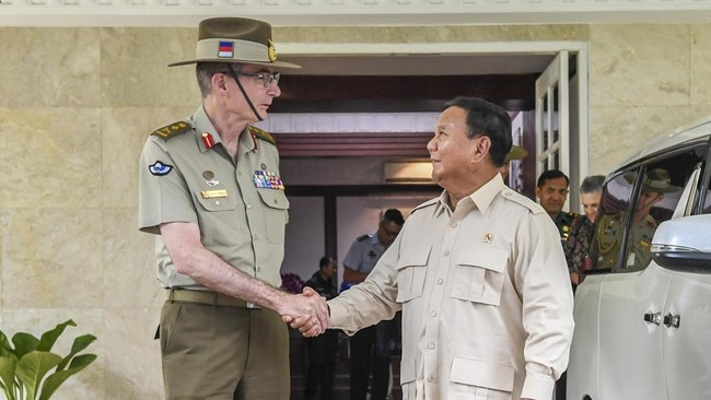 Menteri Pertahanan Prabowo Subianto menerima kunjungan kehormatan Panglima Angkatan Bersenjata Australia Jenderal Angus Campbell di Kantor Kemenhan