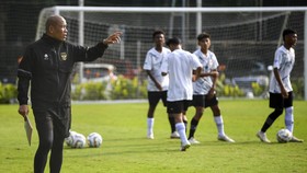 FOTO: Latihan Timnas Indonesia U-16 di Bawah Arahan Nova Arianto