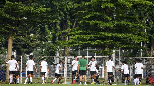 Pelatih Timnas Indonesia U-16 Nova Arianto menetapkan batas minimum tinggi pemain untuk beberapa posisi adalah 175 cm.