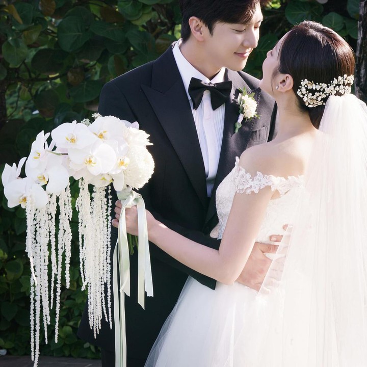 <p>Beberapa waktu yang lalu, pasangan ini sudah melalui sesi foto prewedding. Melalui akun Instagram, Thunder memabagikan momen manis tersebut bersama calon istrinya. (Foto: Instagram @mimi01o1 dan @hiptriever) <br /><br /></p>