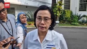 VIDEO: Jokowi Panggil Menkeu, Sri Mulyani: Siapkan THR dan Gaji ke-13