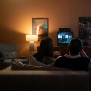 5 Trik Mengurangi Rasa Takut saat Menonton Film Horor, Biar Nggak Kebawa Mimpi!