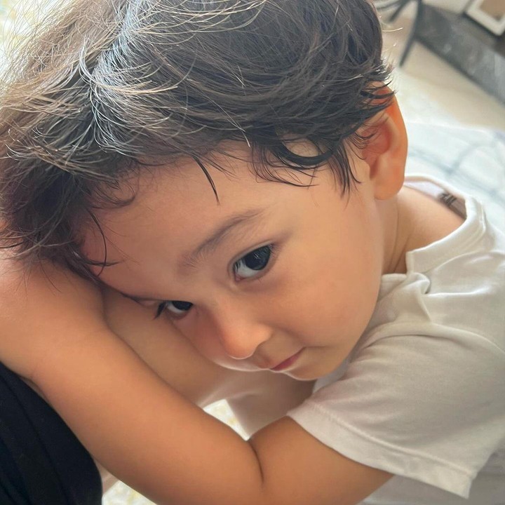 <p>Vanessa dan Erick sebelumnya sudah memiliki seorang putra yang bernama Aizen De Araujo Iskandar. Aizen yang berusia 2 tahun ini juga turut berbahagia karena akan segera menjadi seorang kakak. Lihat saja tingkahnya yang menggemaskan saat bersandar pada baby bump sang Bunda.  (Foto: Instargam: @vanessaaiskandar)</p>