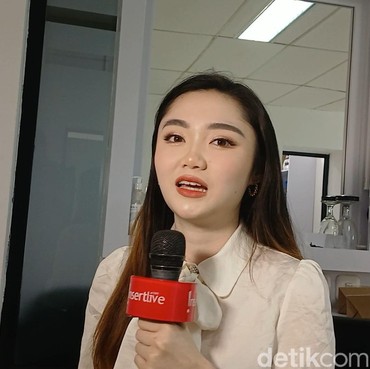 Bantah Isu Putus dengan Indra Kenz, Vanessa Khong: Aku Tuh Tunangannya