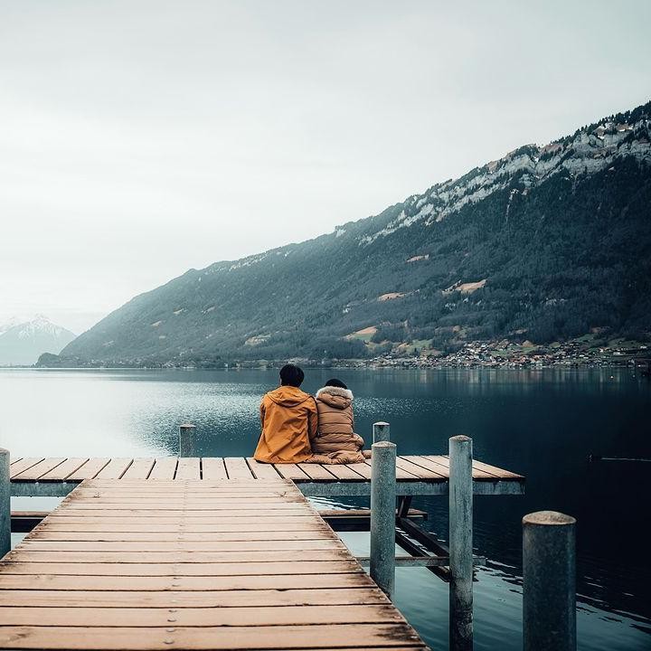 <p>Kemudian dalam foto berikut adalah momen Ariel bersama sang ibunda. Jika Bunda ingat, tempat ini merupakan lokasi syuting drama Korea <em>Crash Landing On You</em>, lho.(Foto: Instagram @arielnoah)<br /><br /><br /></p>