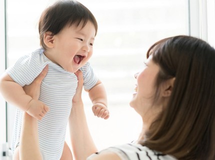 Ini Alasan Bayi Belum Banyak Tersenyum, Bunda Tak Perlu Khawatir