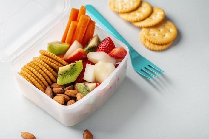 7 Daftar Makanan yang Boleh Masuk ke Kabin Pesawat