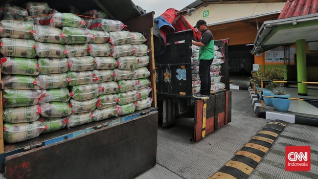 Satgas Bongkar Sabotase Data Ribuan Ton Beras, Ada 6 Temuan Kritis Satgas Pangan mengungkap dugaan sabotase data distribusi ketahanan pangan terkait dengan pernyataan 11 ribu ton lebih beras keluar dari Cipinang.