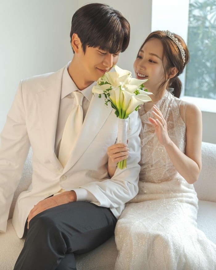 Drama 'Marry My Husband' sukses meraih rating sebesar 12% di episode pamungkasnya dengan menghadirkan akhir yang bahagia berupa pernikahan untuk pasangannya utamanya yaitu Yoo Ji Hyuk dan Kang Ji Won, Beauties./ Foto: instagram.com/tvn_drama