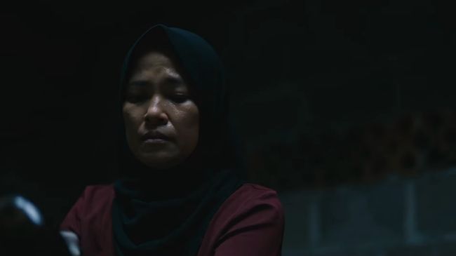 Berikut sinopsis Pemandi Jenazah, film horor Indonesia terbaru yang dibintangi Aghniny Haque dan Djenar Maesa Ayu.