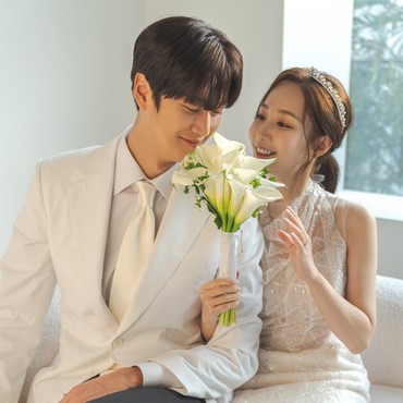 Foto Na In Woo & Park Min Young Bak Pasangan Pengantin Bikin Baper