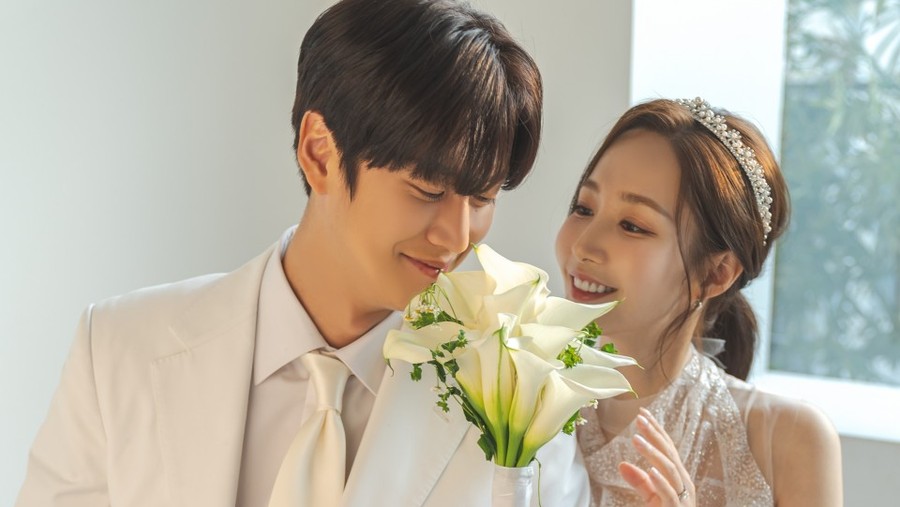 Foto pernikahan Park Min Young dan Na In Woo, pasangan drama Korea Marry My Husband