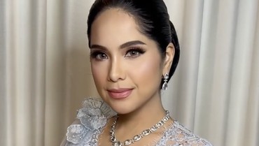img-title Mendadak Diwawancarai Bahasa Inggris di Mall, Pendidikan Annisa Pohan Disorot