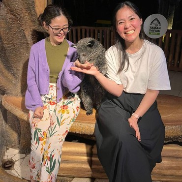 Lama Terpisah, 7 Potret Gisela Cindy & Gracia Indri Pulang ke Indonesia Bareng