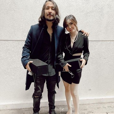 Dunia Bakal Jadi Kakak, Ello Dewa 19 Umumkan Istri Hamil Anak Kedua