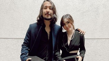 Dunia Bakal Jadi Kakak, Ello Dewa 19 Umumkan Istri Hamil Anak Kedua