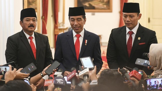 Jokowi membuka peluang kembali melakukan reshuffle kabinet usai melantik Ketum Demokrat AHY menjadi Menteri ATR/Kepala BPN kemarin.