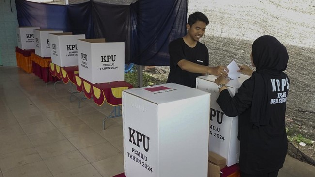 Prabowo Subianto-Gibran Rakabuming Raka unggul di dua TPS yang menggelar pemungutan suara ulang (PSU) di Kota Surabaya.