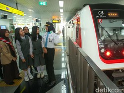 Cuma Besok! Wira-wiri Naik LRT Jakarta Tarifnya Rp 1