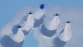 FOTO: Akrobat Jet di Pameran Dirgantara Singapura, Diikuti Israel