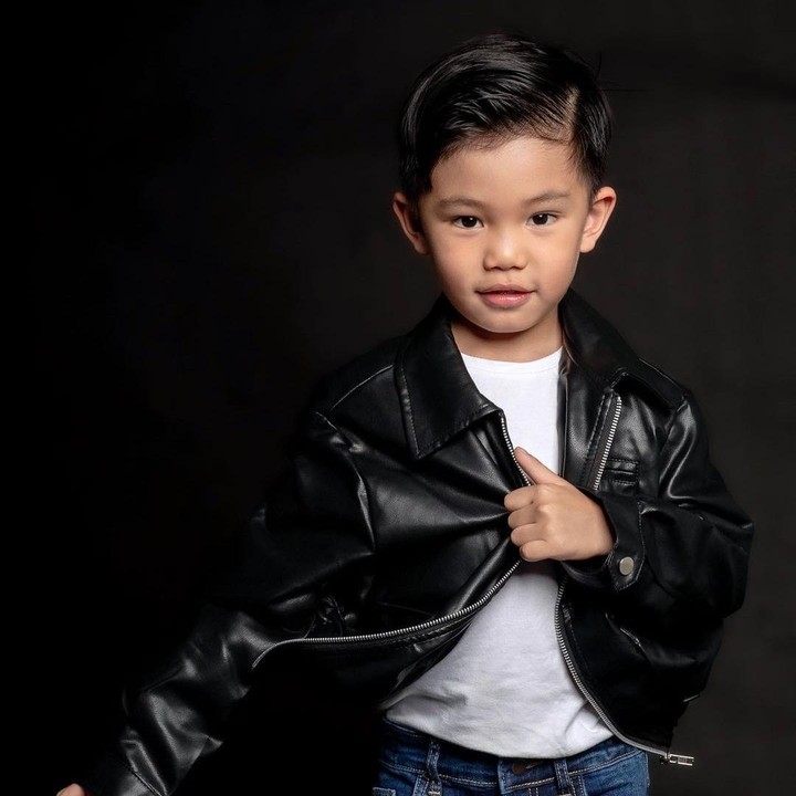 <p>"Ya ampun, Jungkook junior," ujar seorang netizen dengan emotikon hati. "Kembaran Seok Jin Oppa nih," kata netizen lainnya.  (Foto: Instagram: @arthurmiles.po)</p>