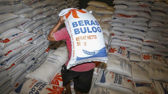 Direktur Utama Perum Bulog Bayu Krisnamurthi mengungkapkan stok beras saat ini mencapai 1,457 juta ton.