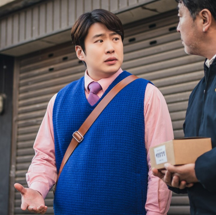 <p>Bunda penasaran dengan kisah lengkap drama Chicken Nugget? Saksikan perjalanan duo Ryu Seung Ryong dan Ahn Jae Hong dalam misi penyelamatan Min Ah hanya di Netflix 15 Maret 2024 mendatang. (Foto: Netflix)</p>