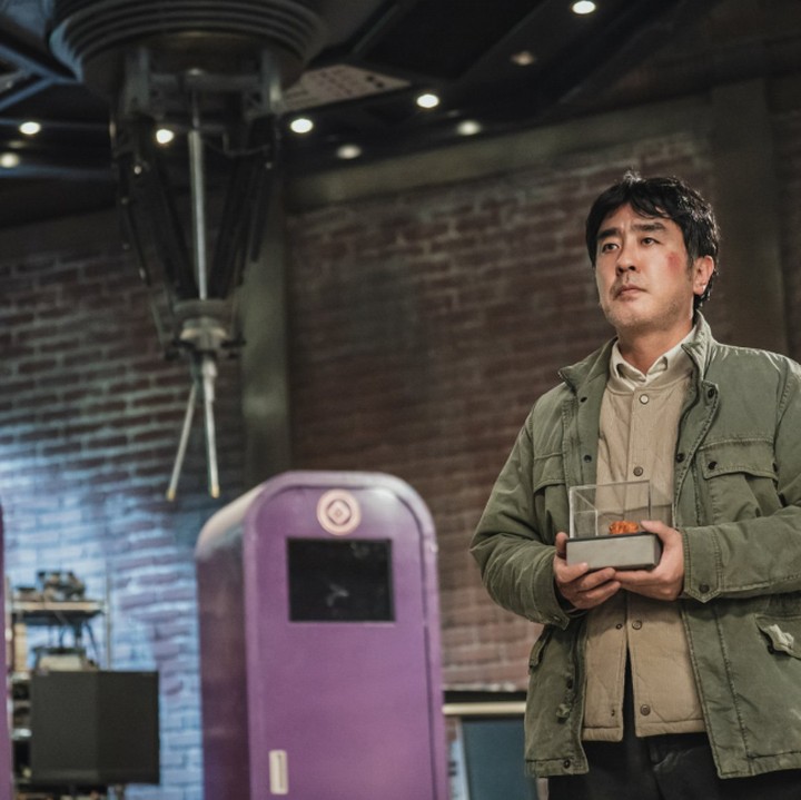 <p>Di drakor ini, Ryu Seung Ryong siap kembali menampilkan aktingnya yang sudah mendapat acungan jempol dari para penggemar. (Foto: Netflix)</p>