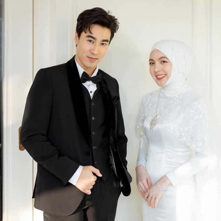 <p>Potret pernikahan Fifa Premanan langsung dibanjiri oleh komentar warganet. Banyak netizen mengucapkan selamat kepada bintang film<em> The Real Ghosts</em> itu. <em>"Barakallahufik..</em> Semoga diberkahi selalu oleh Allah," kata @azil****. "<em>Mashaallah, congratulations</em>," ucap @ten2***** (Foto: Instagram @fifa_premanan)</p>