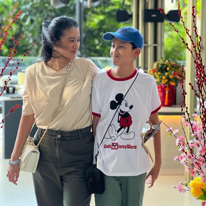 <p>Putra sulungnya, Kana Mahatma Soeprapto lahir pada bulan Juni 2011. Ia hadir ke kehidupan Marcella hanya setahun setelah menikah di 2010. (Foto: Instagram @marcella.zalianty)</p>
