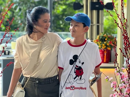 7 Potret Anak Sulung Marcella Zalianty yang Sudah Remaja dan Berpostur Tinggi