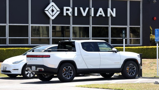 Produsen mobil listrik AS, Rivian, melakukan PHK terhadap 10 persen karyawannya imbas sepi pembeli.