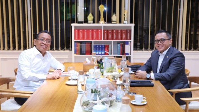Mensesneg Pratikno dan Menpan RB Abdullah Azwar Anas duduk bersama di Kantor Kemenpan RB, Rabu (21/2), untuk mematangkan skenario pemindahan ASN ke IKN.