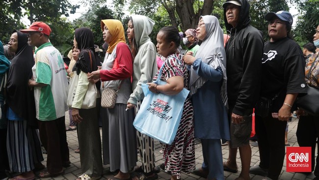 Presiden Prabowo Subianto akan mengguyur 18,3 juta rakyat miskin dengan bantuan kartu sembako bernilai Rp200 ribu mulai 5 Juni mendatang.